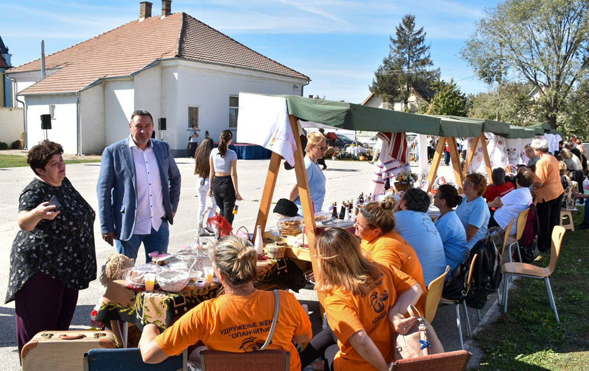 МИХОЉСКИ СУСРЕТИ СЕЛА У ГИБАРЦУ