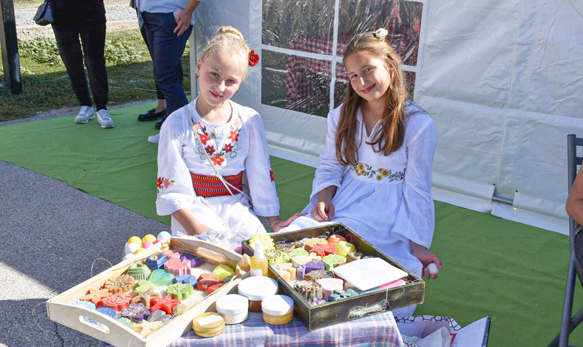 МИХОЉСКИ СУСРЕТИ СЕЛА У ГИБАРЦУ